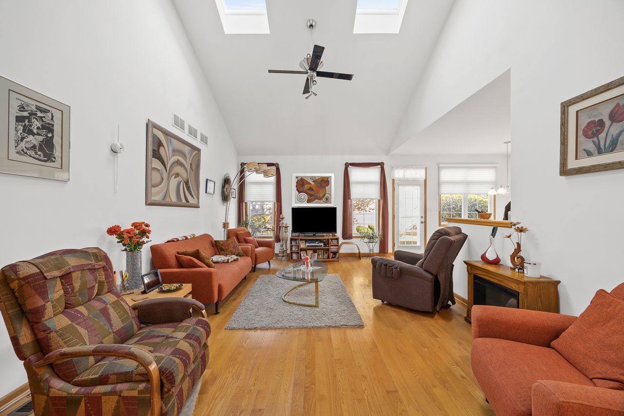 1343 Camelot Lane, Lemont, IL 60439