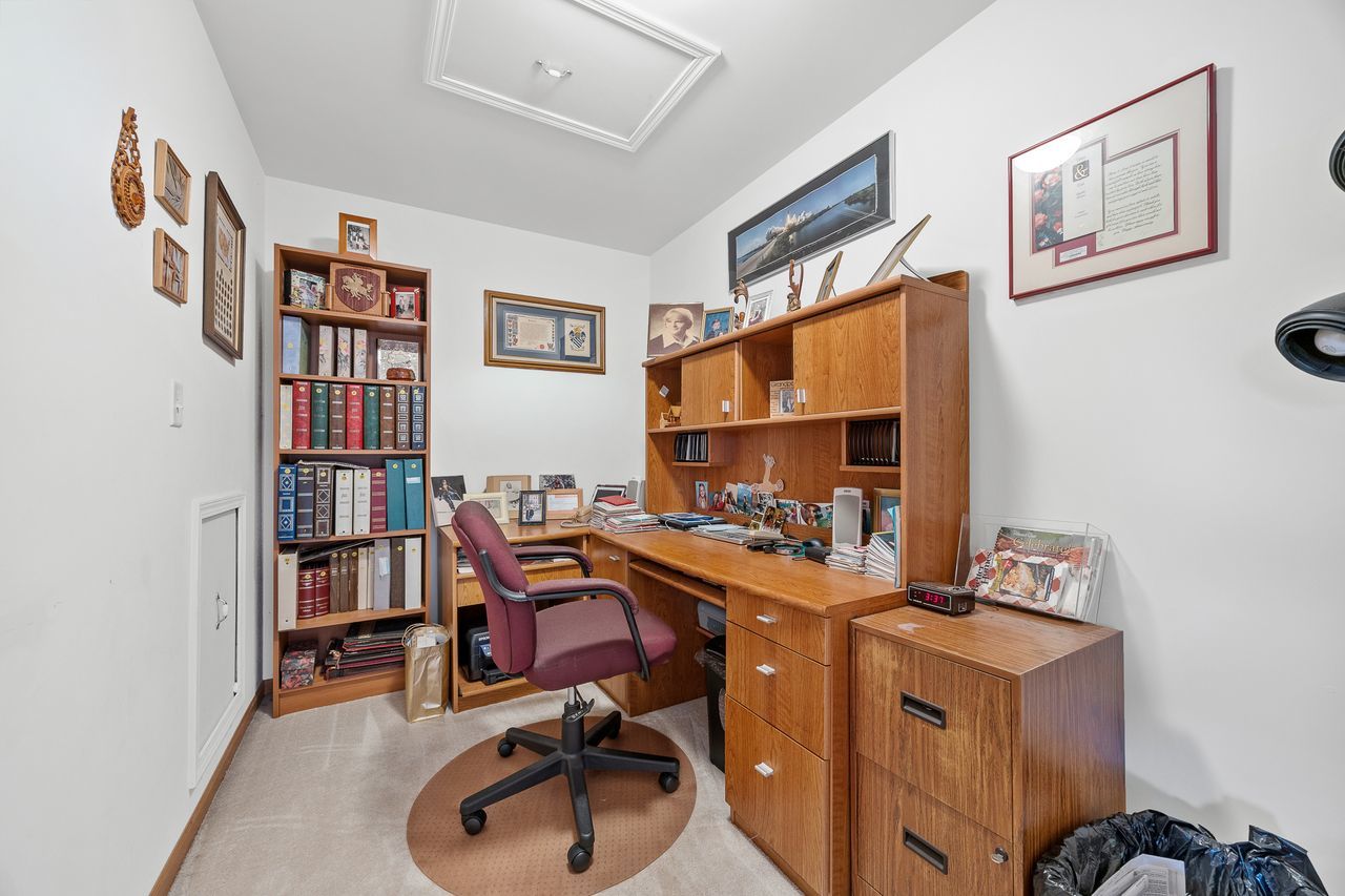 1343 Camelot Lane, Lemont, IL 60439