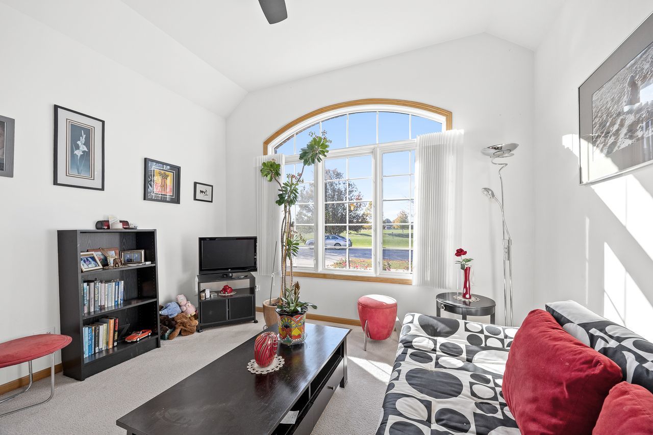 1343 Camelot Lane, Lemont, IL 60439