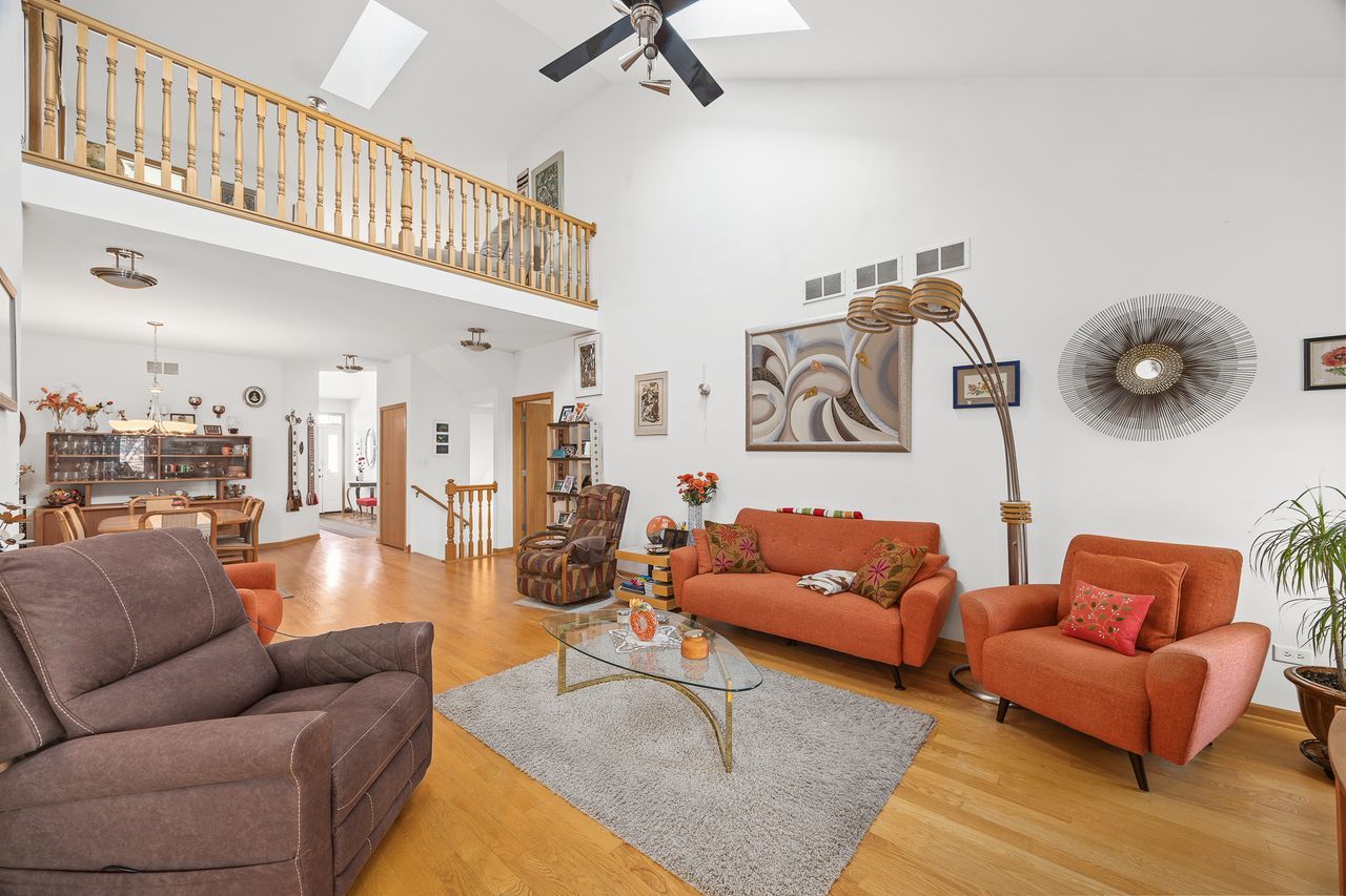 1343 Camelot Lane, Lemont, IL 60439