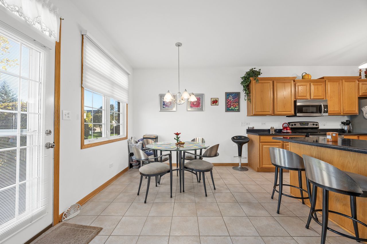 1343 Camelot Lane, Lemont, IL 60439