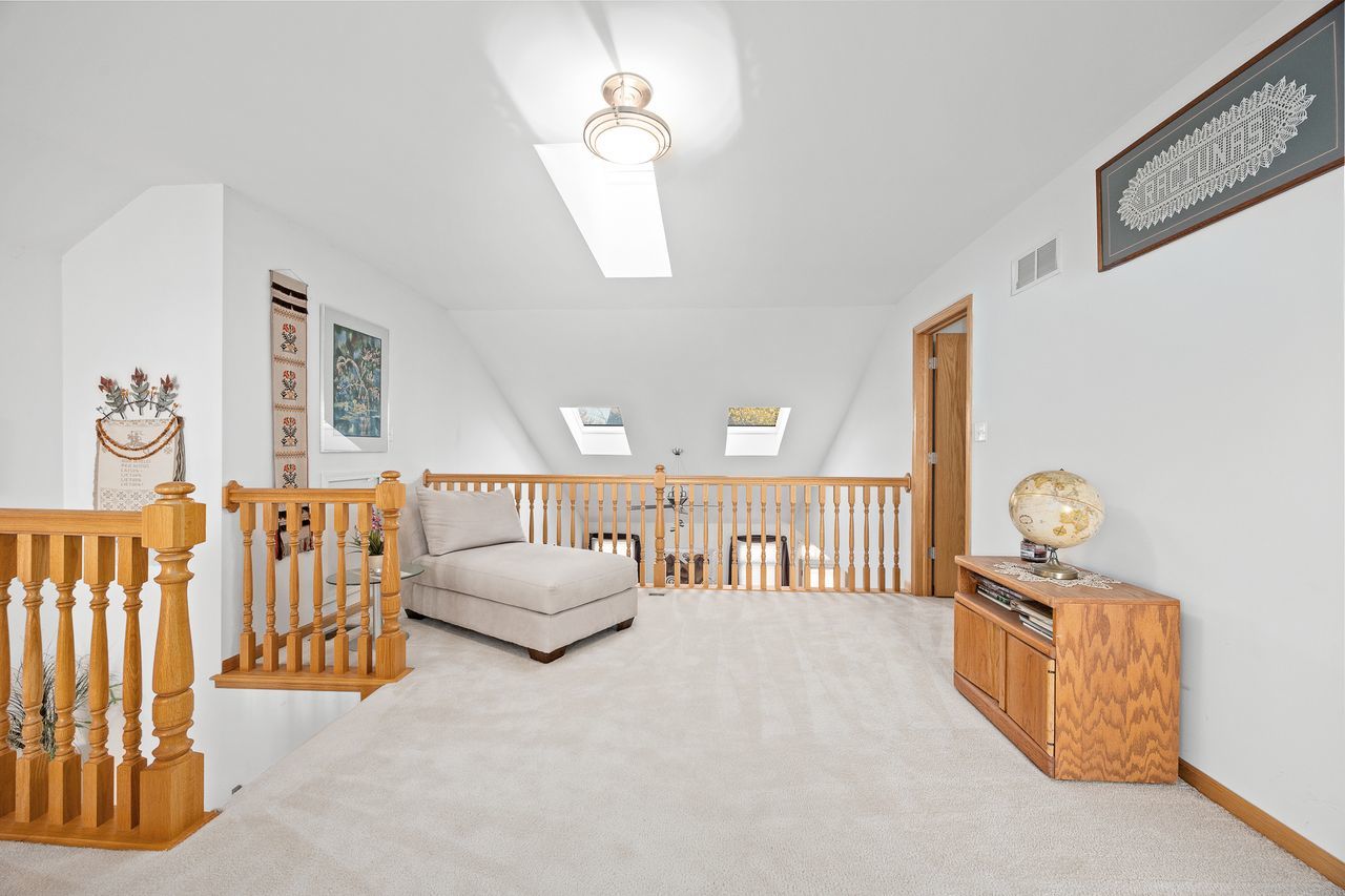 1343 Camelot Lane, Lemont, IL 60439