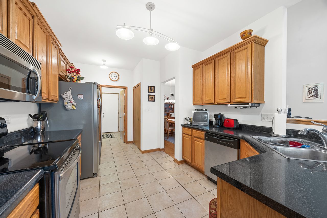 1343 Camelot Lane, Lemont, IL 60439