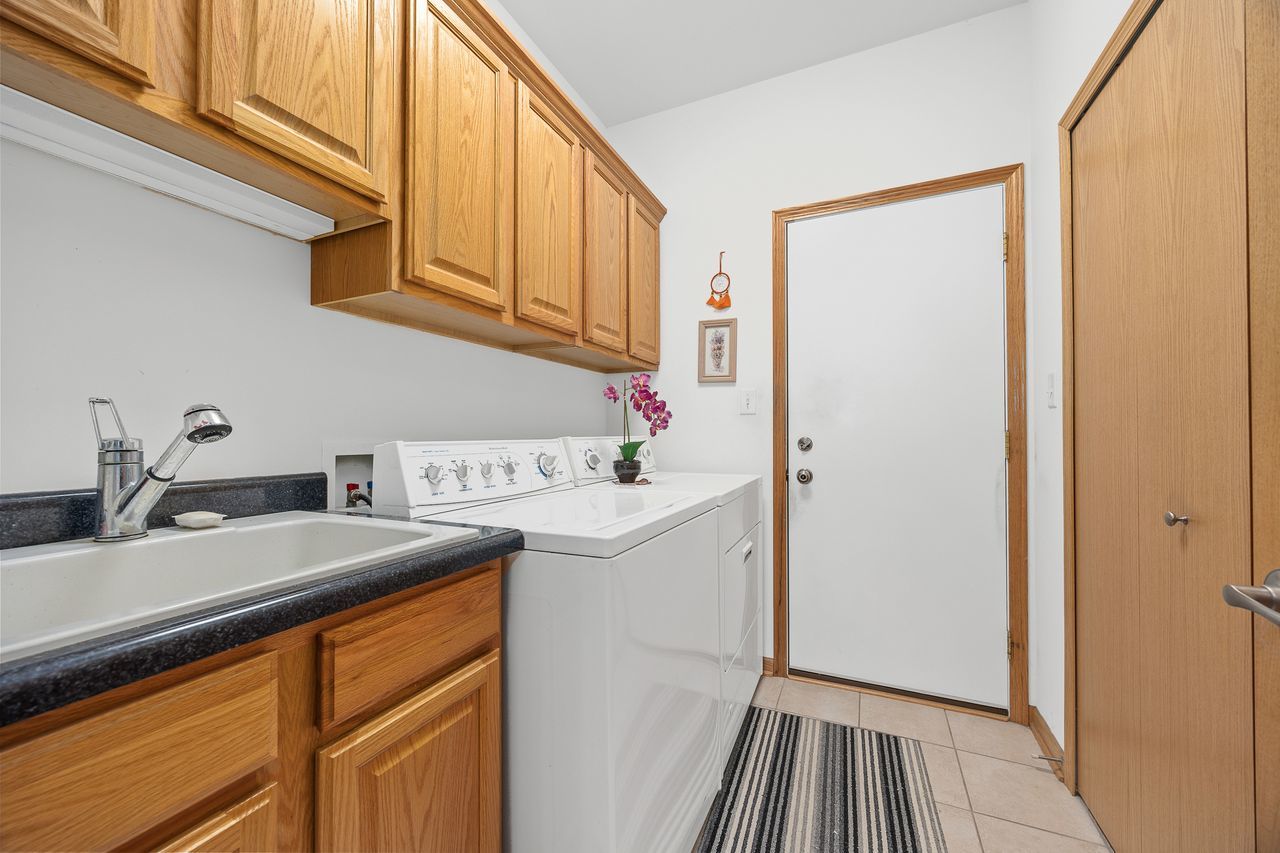 1343 Camelot Lane, Lemont, IL 60439