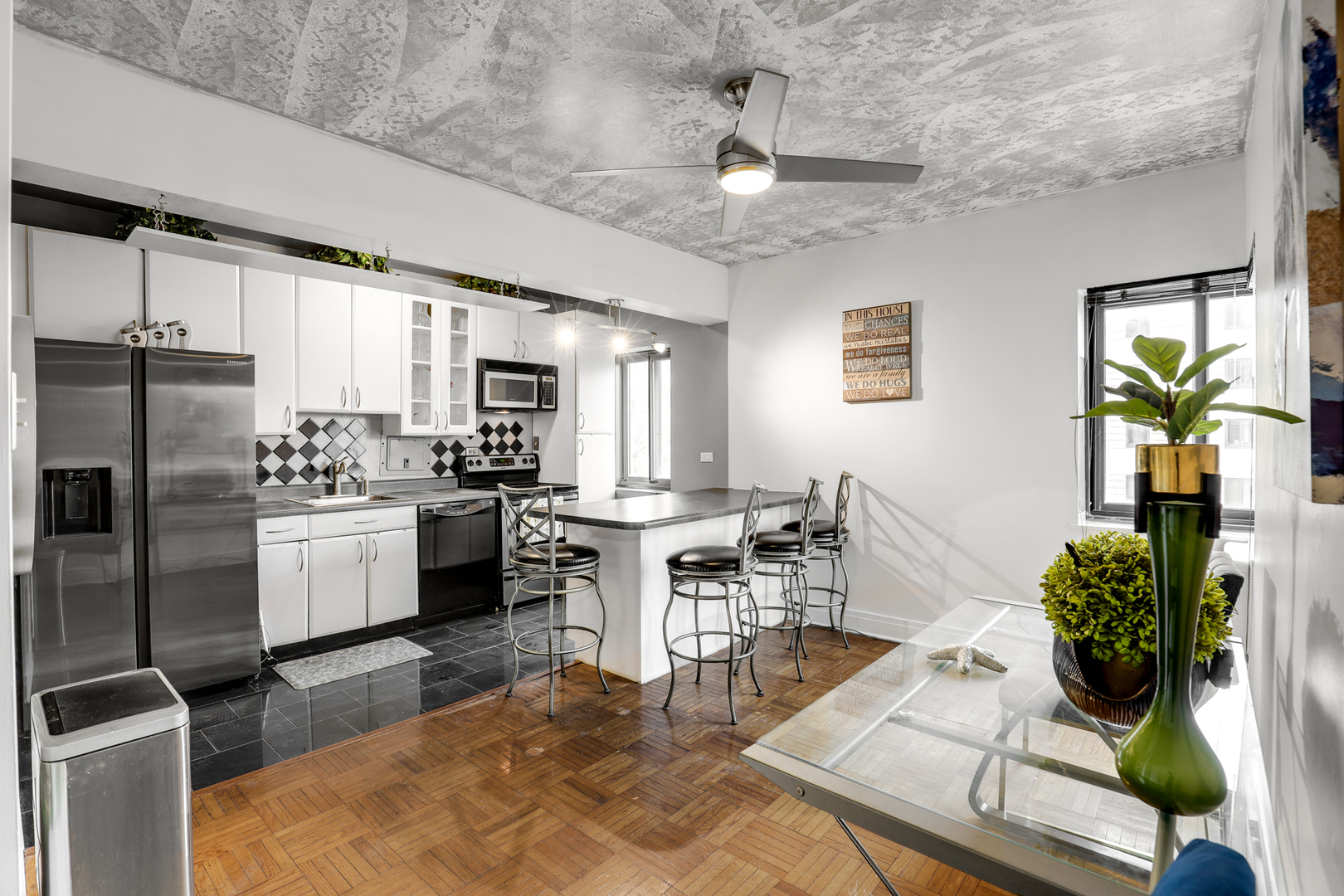 5052 N Marine Drive #C6, Chicago, IL 60640