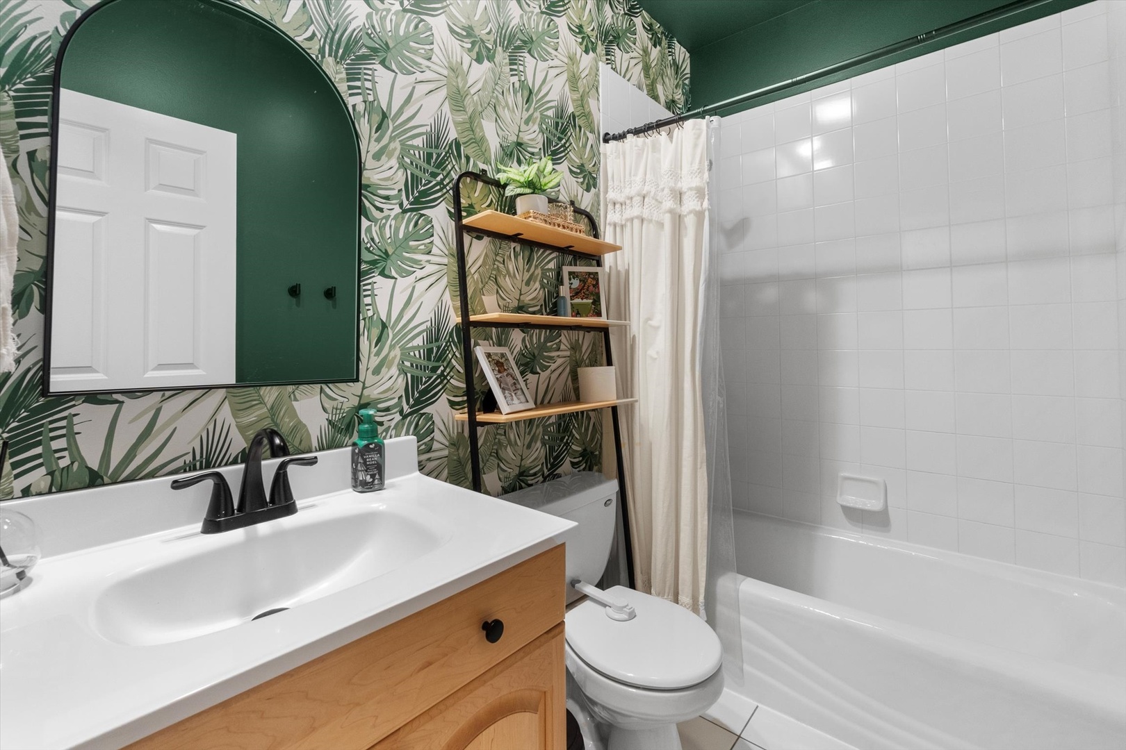 3531 N Reta Avenue #1, Chicago, IL 60657