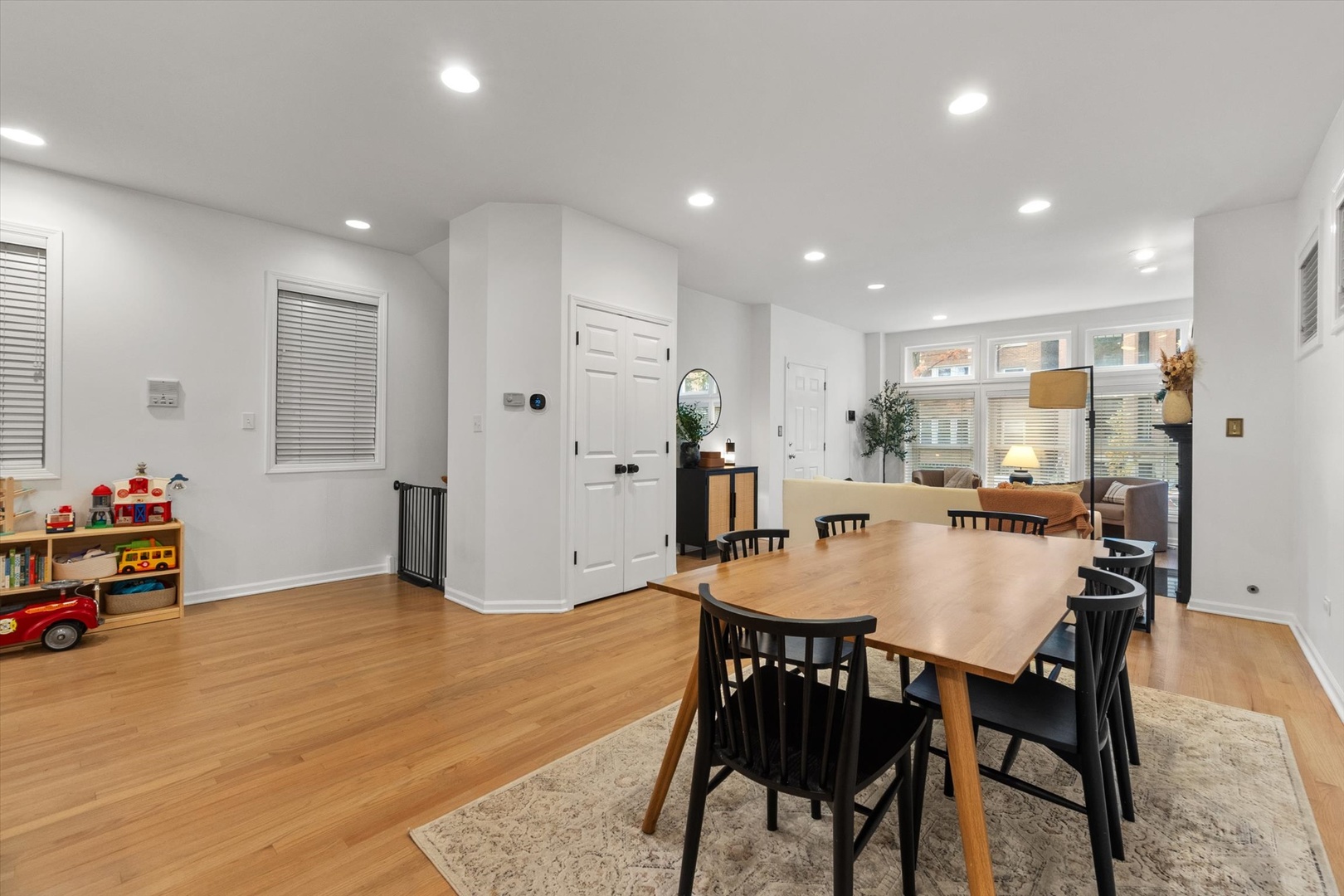 3531 N Reta Avenue #1, Chicago, IL 60657