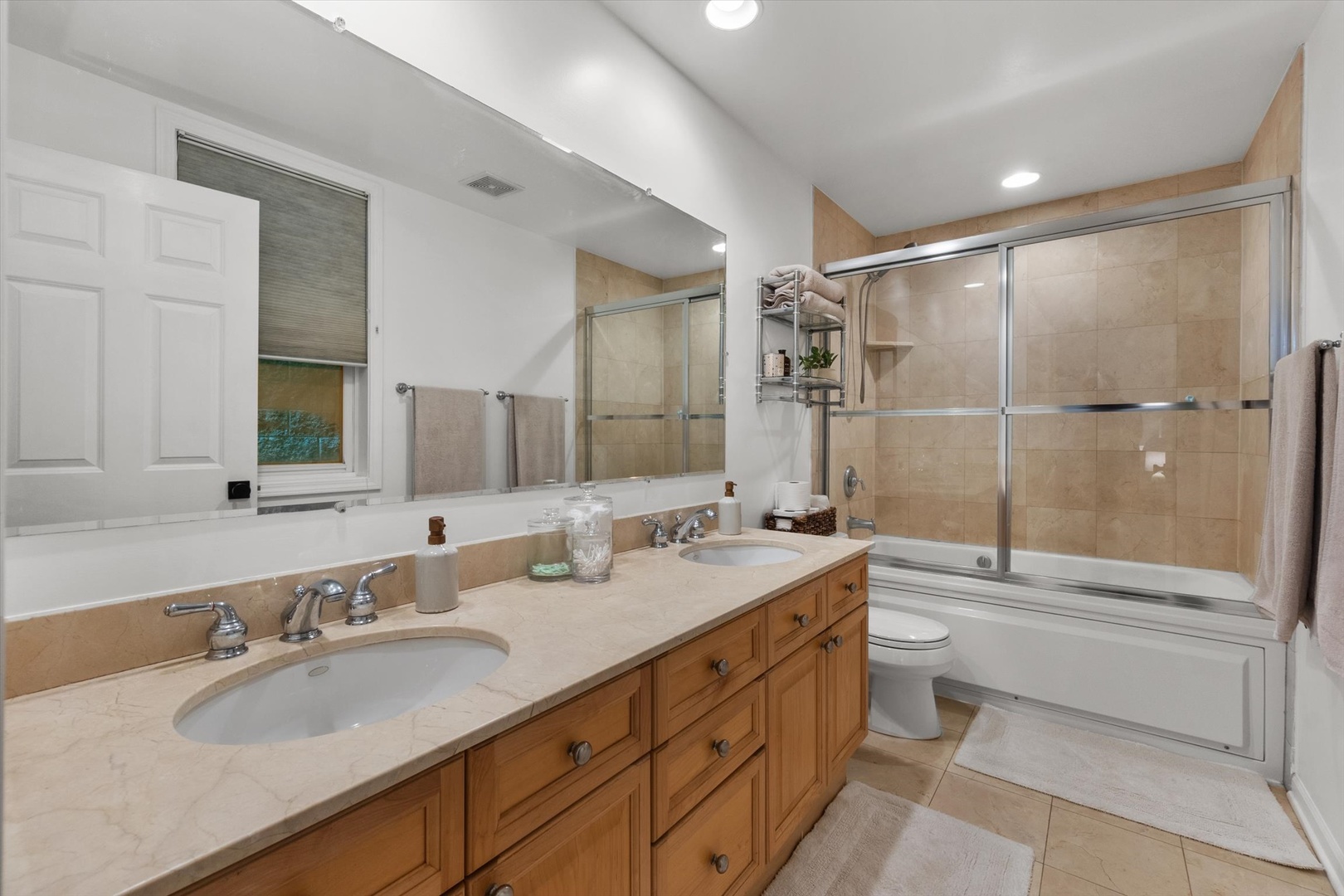 3531 N Reta Avenue #1, Chicago, IL 60657