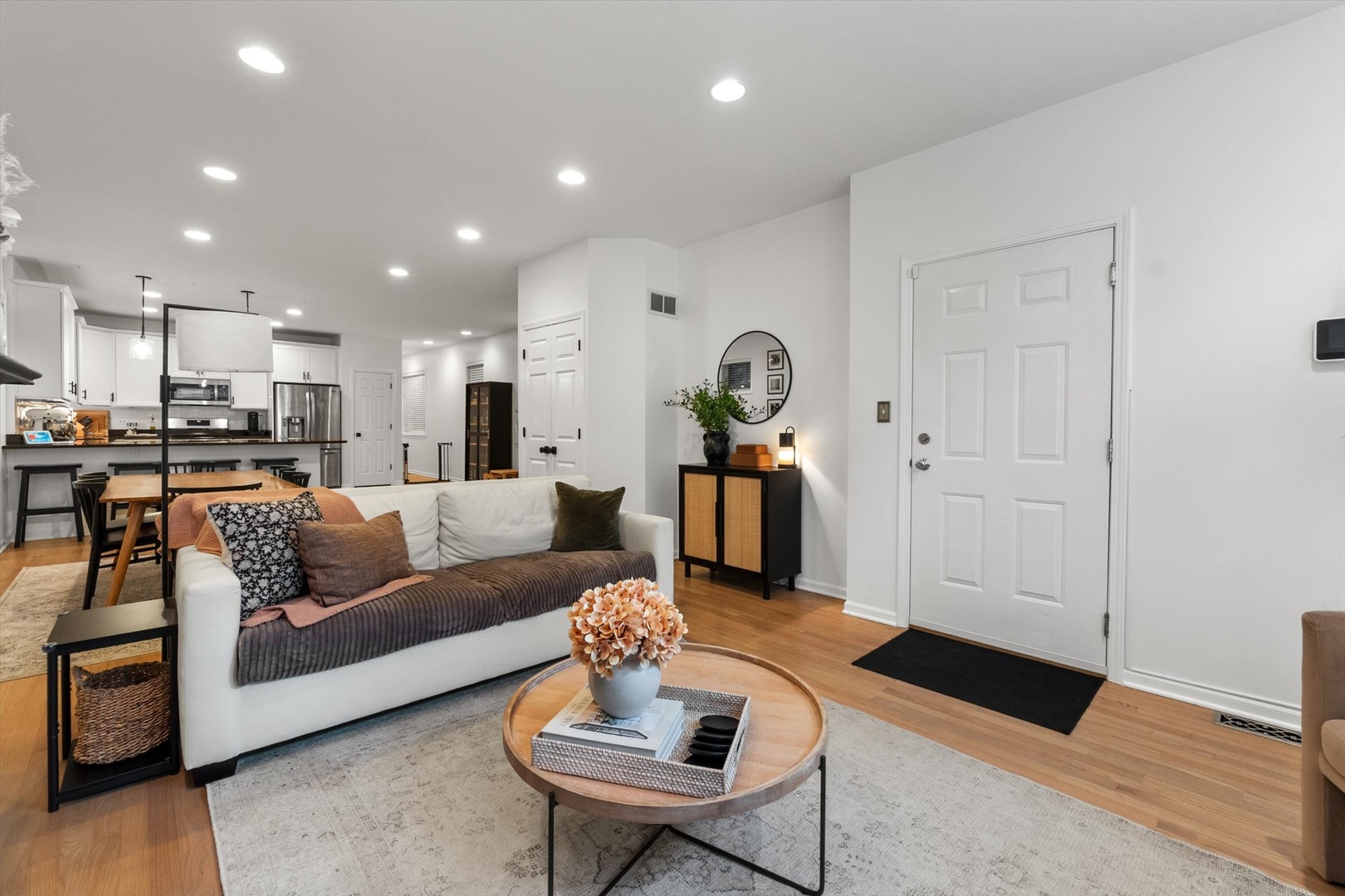 3531 N Reta Avenue #1, Chicago, IL 60657