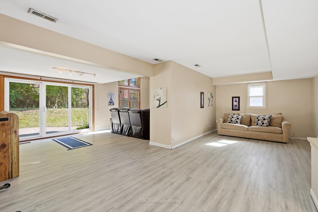 1078 Rain Tree Drive, Bolingbrook, IL 60440