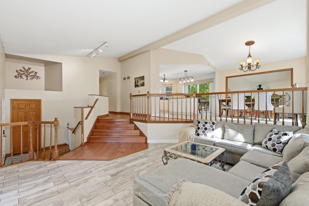 1078 Rain Tree Drive, Bolingbrook, IL 60440