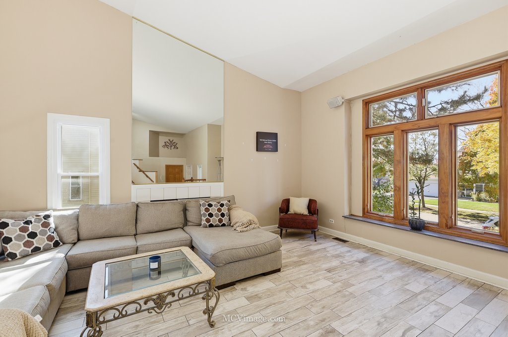 1078 Rain Tree Drive, Bolingbrook, IL 60440