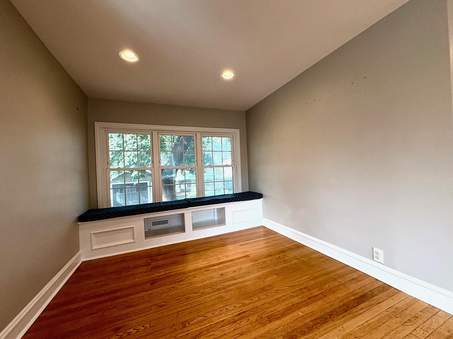 9210 S Trumbull Avenue, Evergreen Park, IL 60805