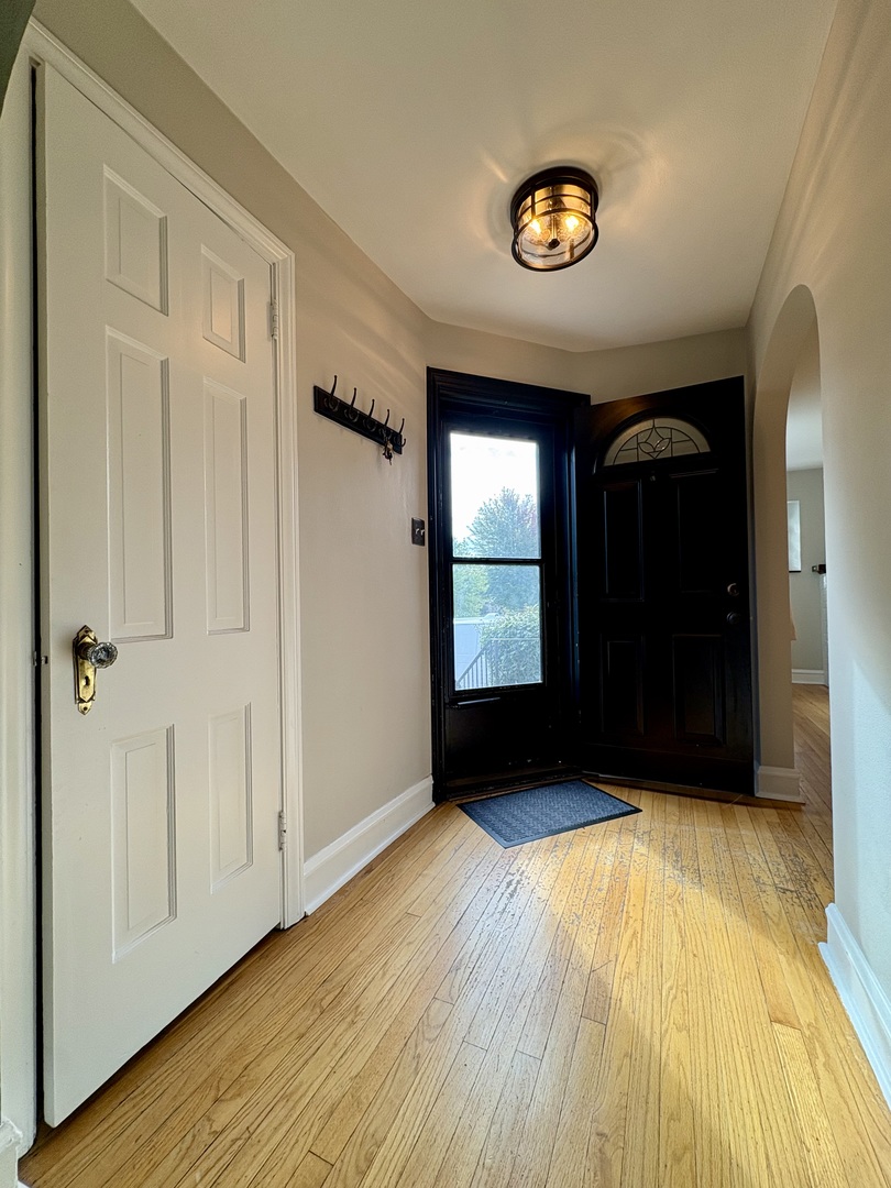 9210 S Trumbull Avenue, Evergreen Park, IL 60805