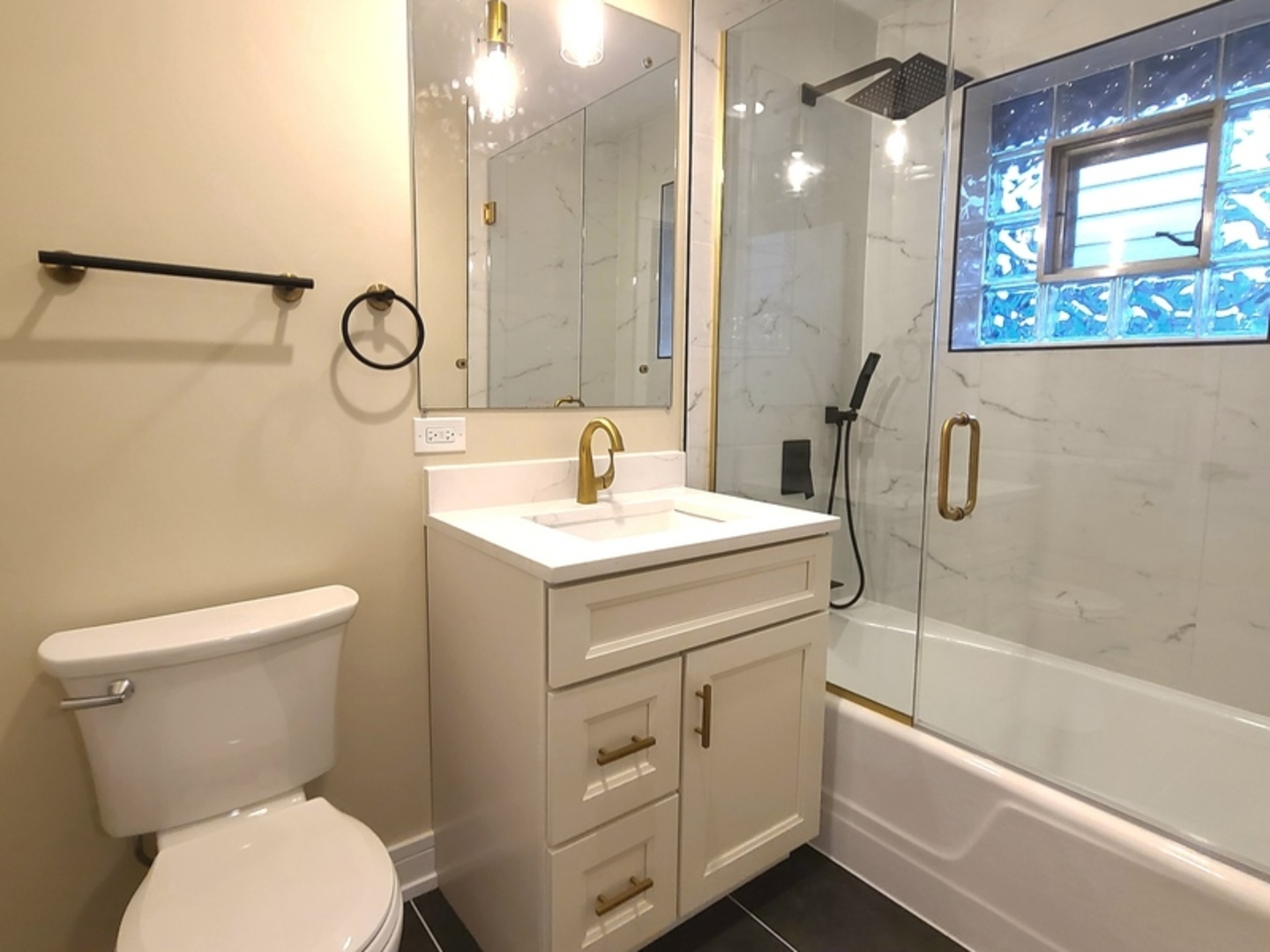 7025 W 84th Street, Burbank, IL 60459