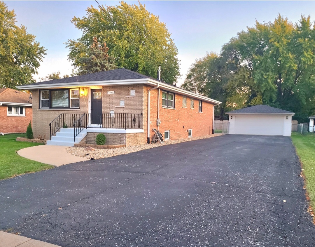 7025 W 84th Street, Burbank, IL 60459