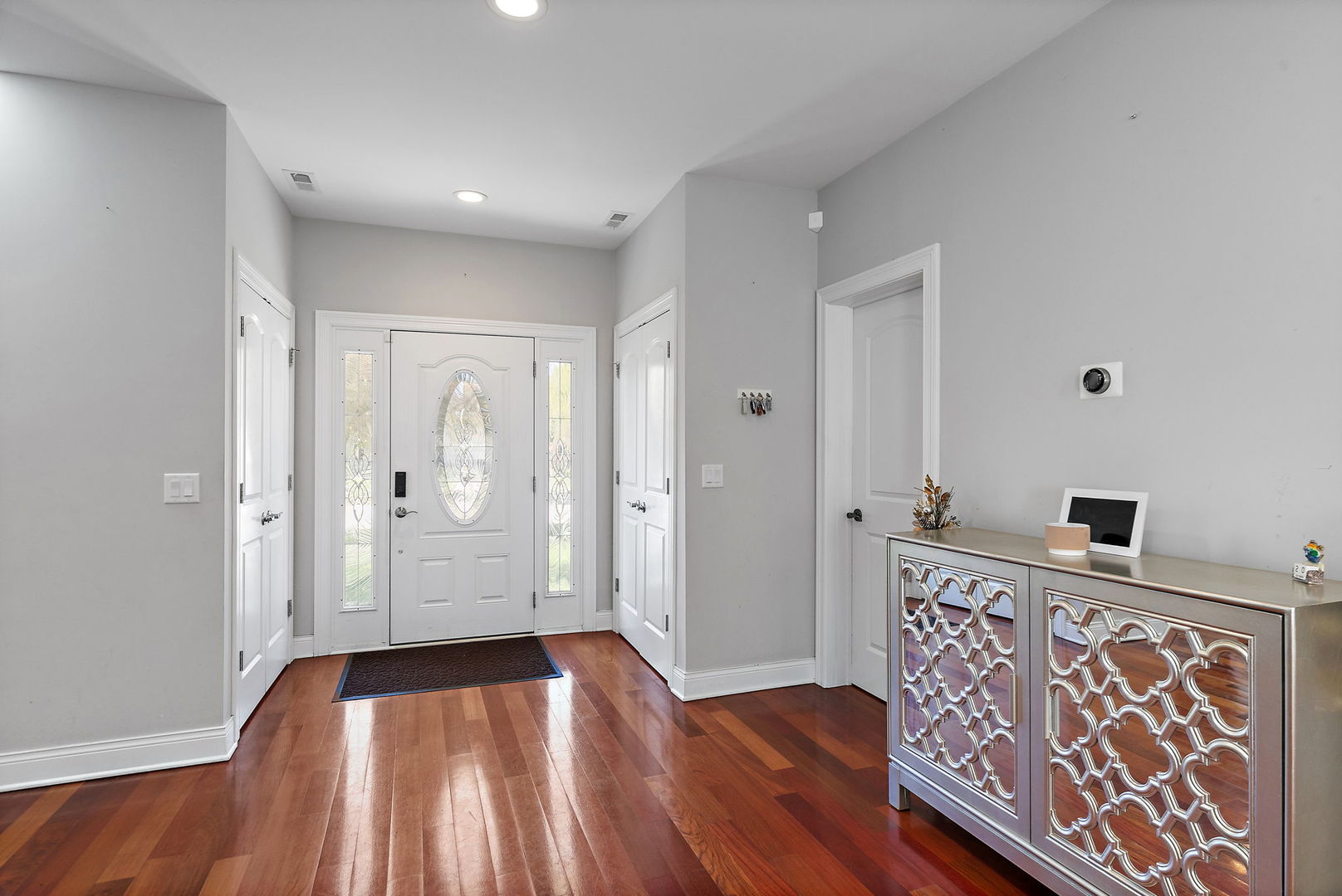 227 S Walnut Lane, Schaumburg, IL 60193