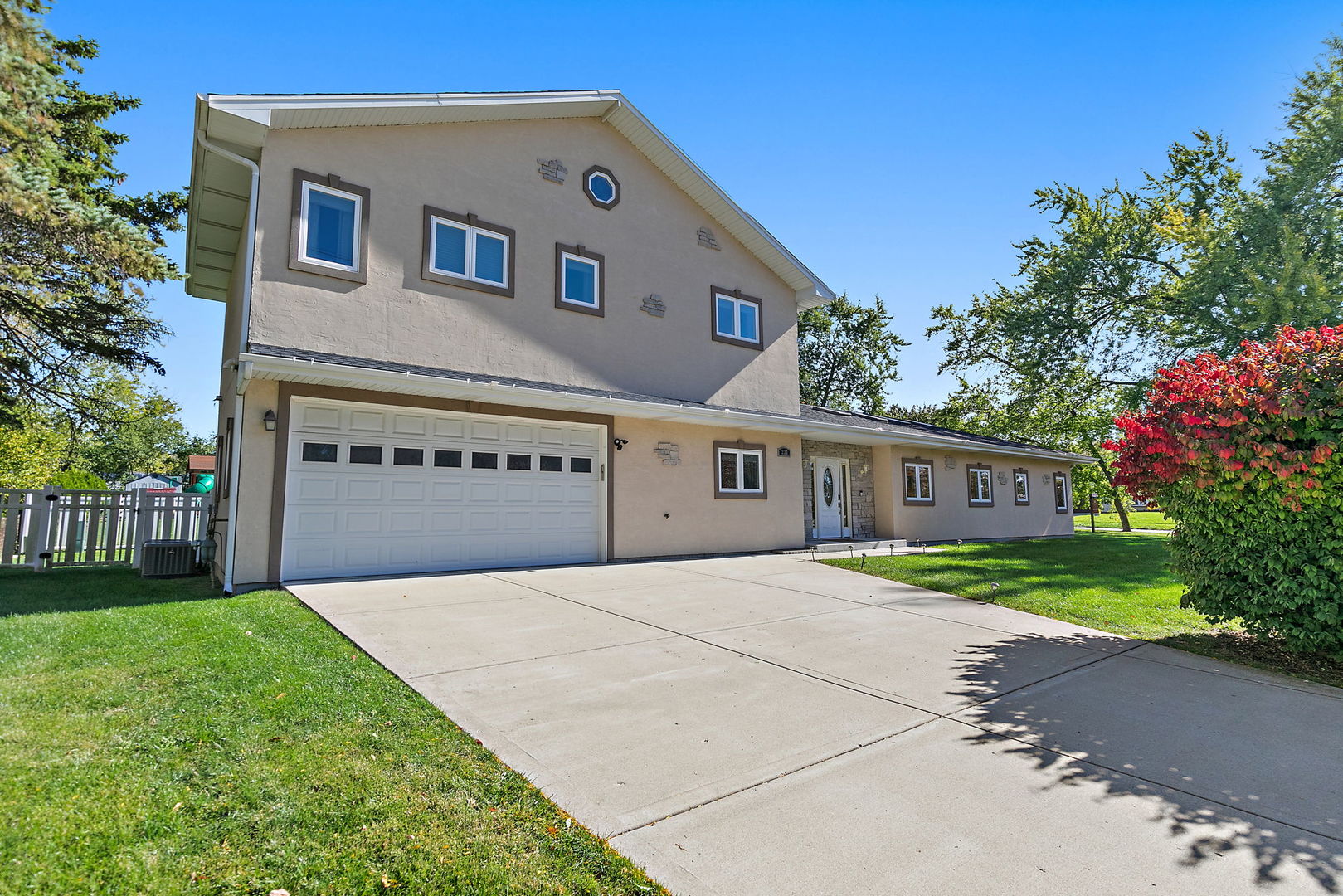 227 S Walnut Lane, Schaumburg, IL 60193