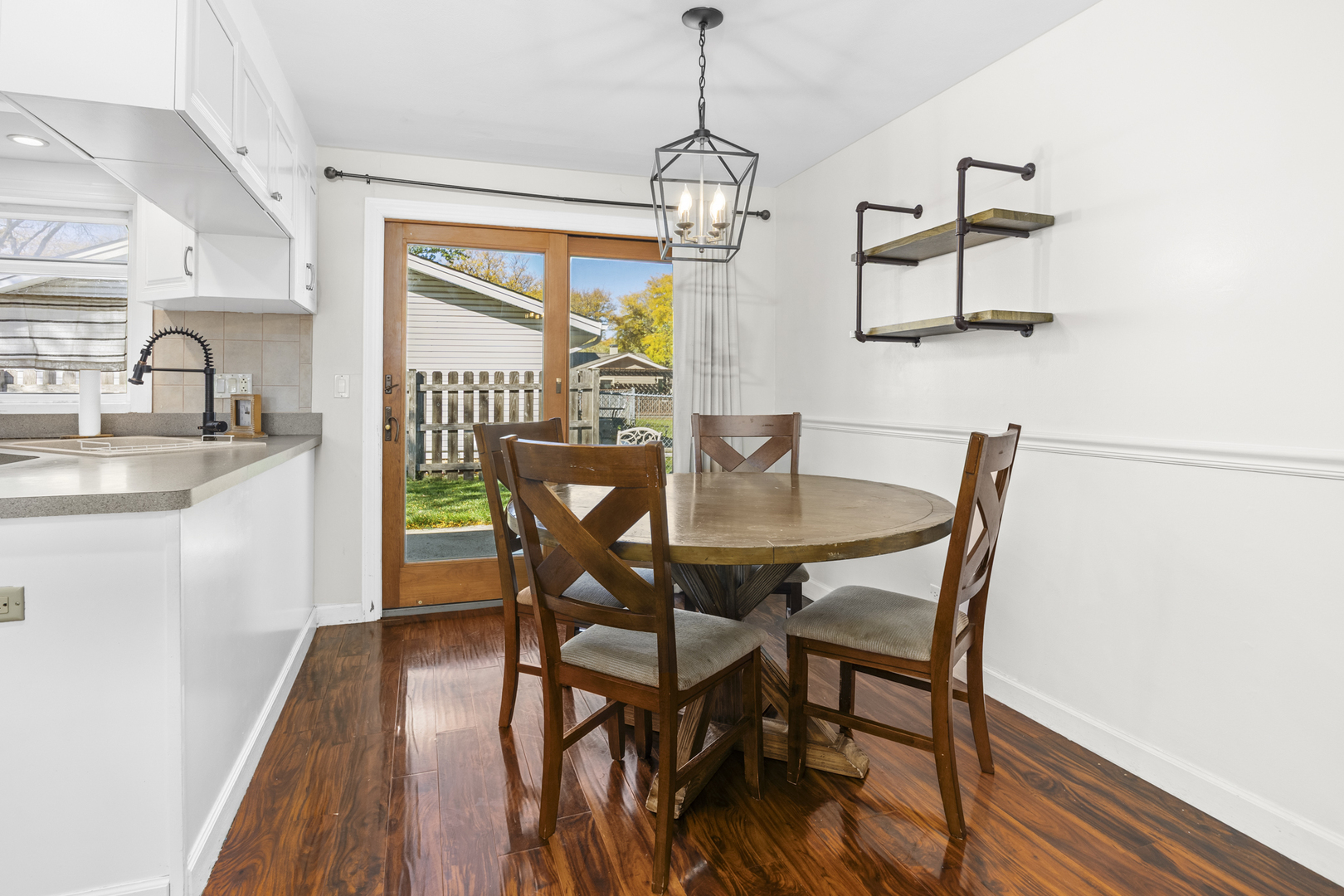 1000 Webster Lane, Schaumburg, IL 60193