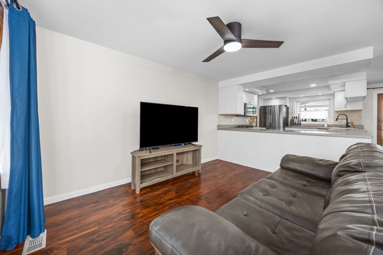 1000 Webster Lane, Schaumburg, IL 60193