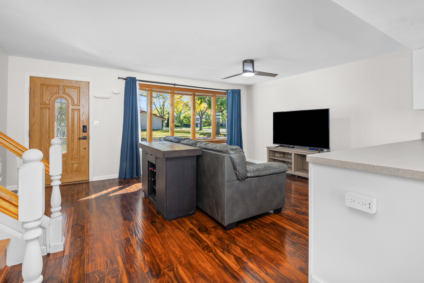 1000 Webster Lane, Schaumburg, IL 60193