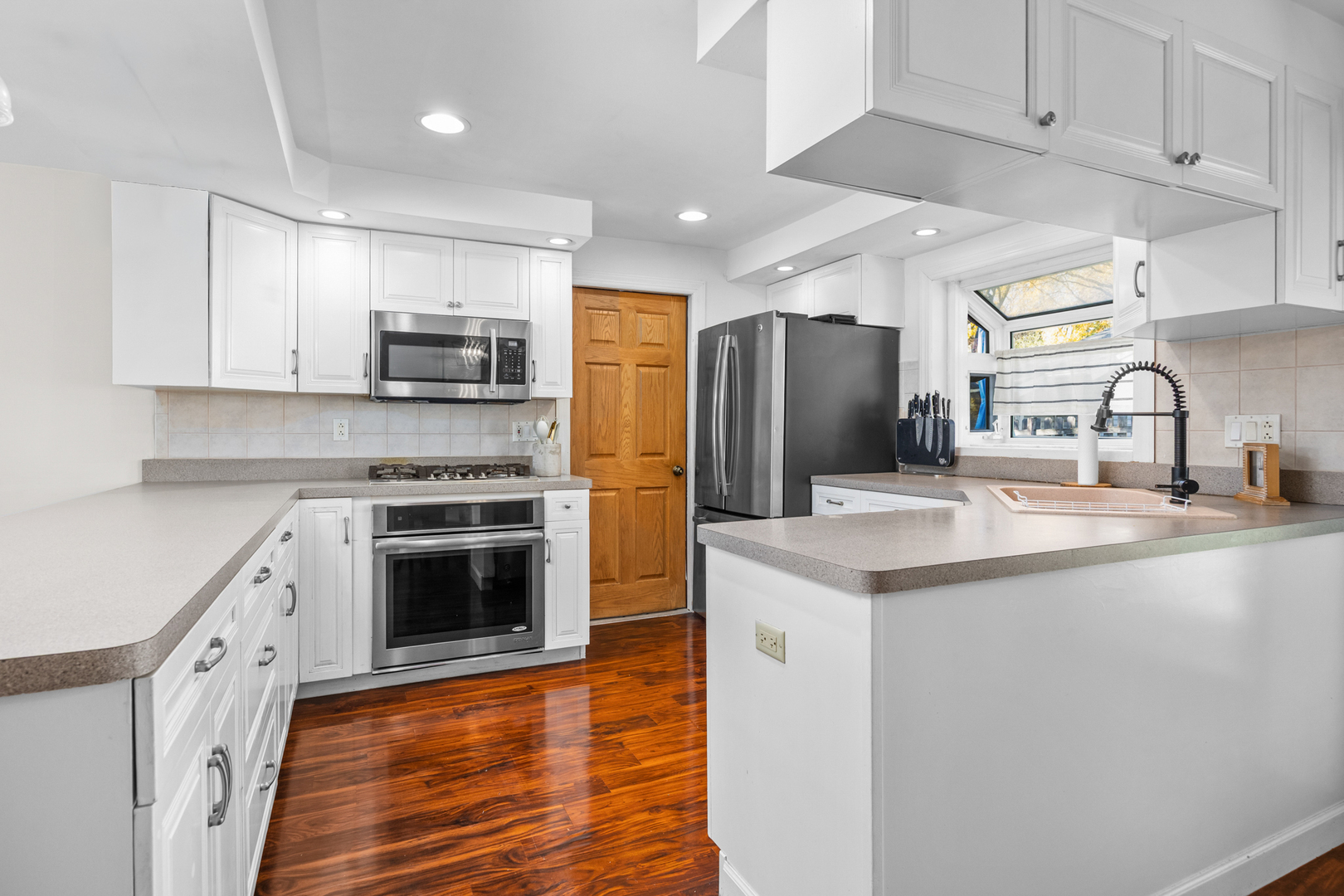 1000 Webster Lane, Schaumburg, IL 60193