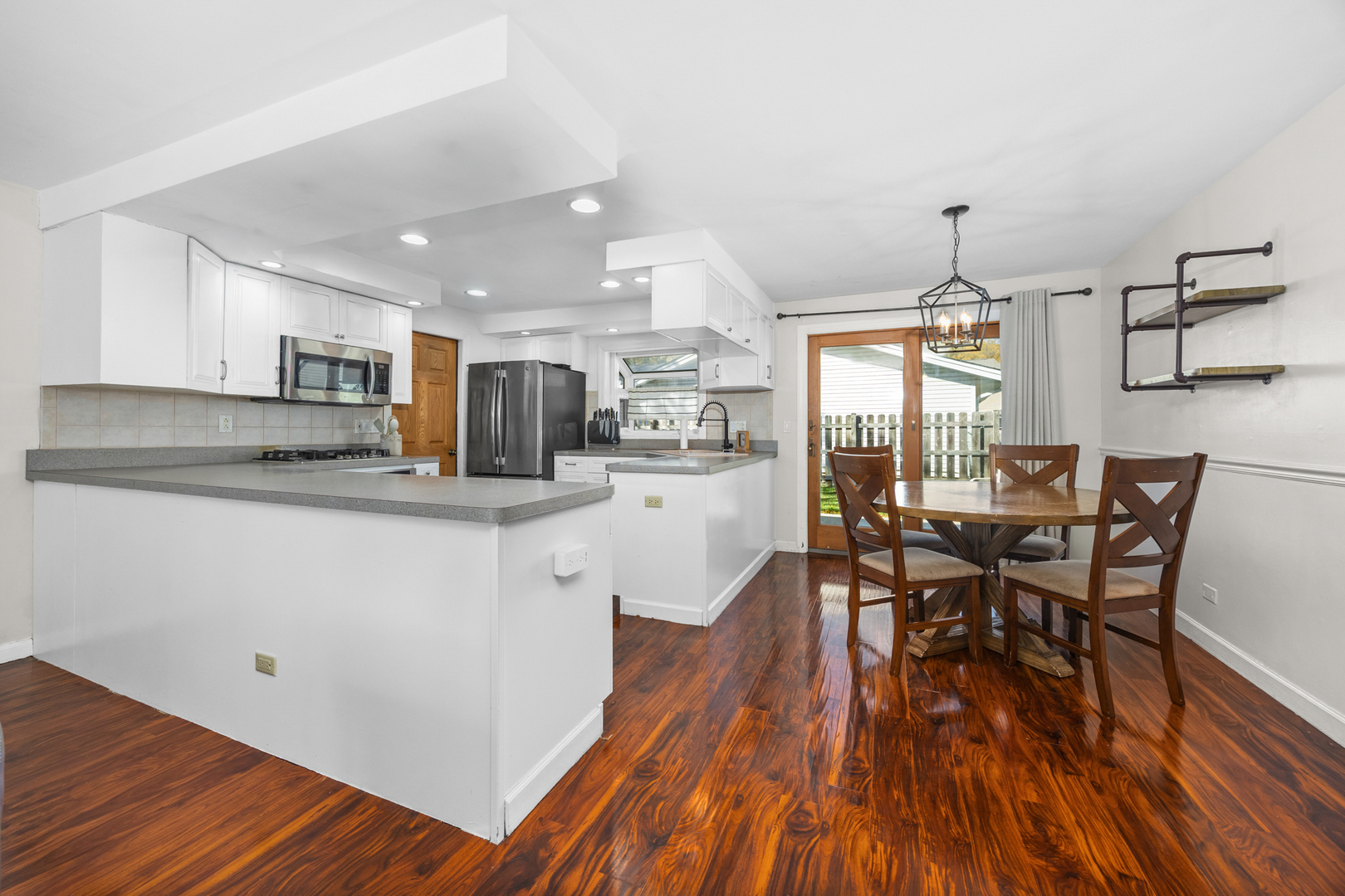 1000 Webster Lane, Schaumburg, IL 60193