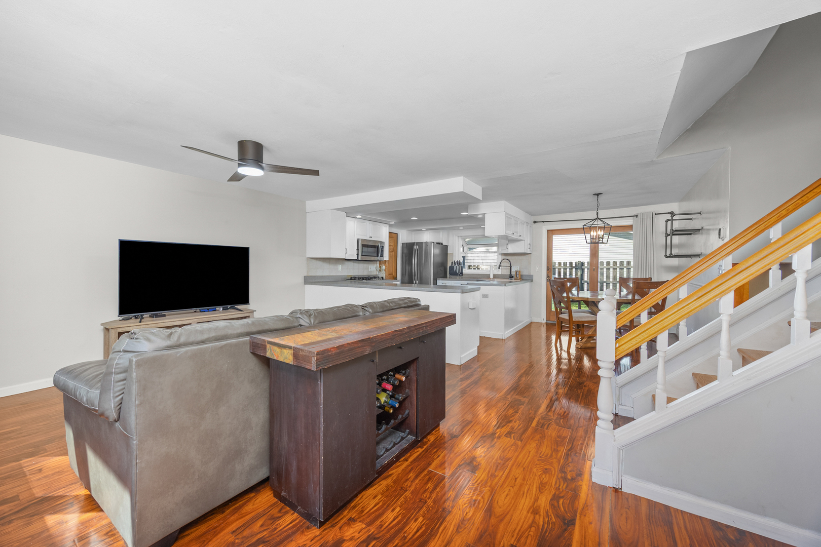 1000 Webster Lane, Schaumburg, IL 60193