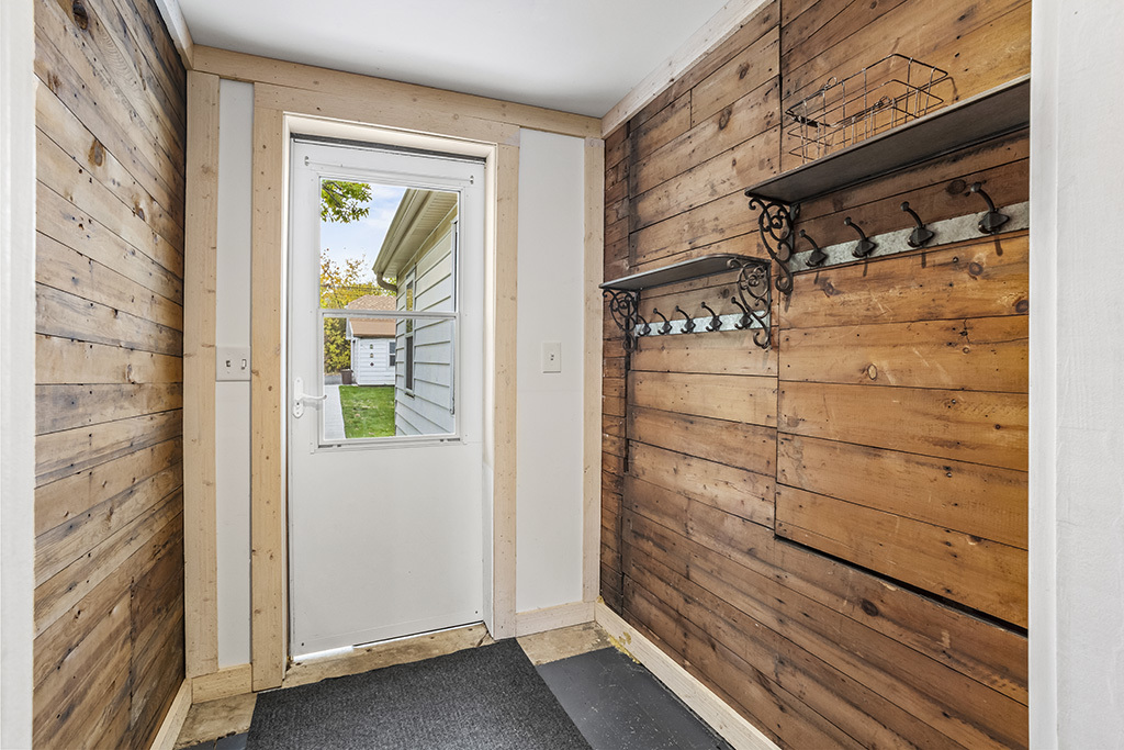 717 Warner Avenue, Lemont, IL 60439