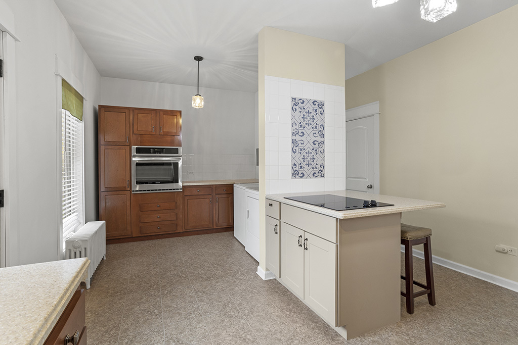 717 Warner Avenue, Lemont, IL 60439