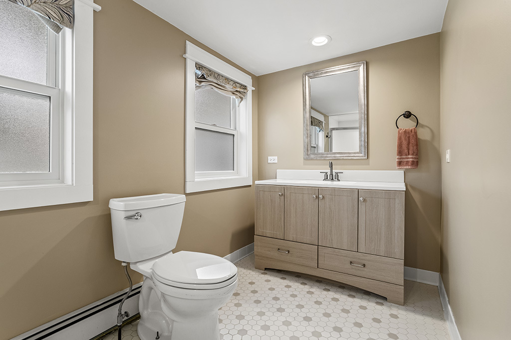 717 Warner Avenue, Lemont, IL 60439