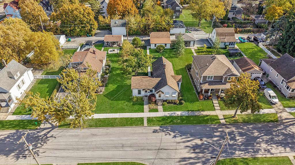717 Warner Avenue, Lemont, IL 60439