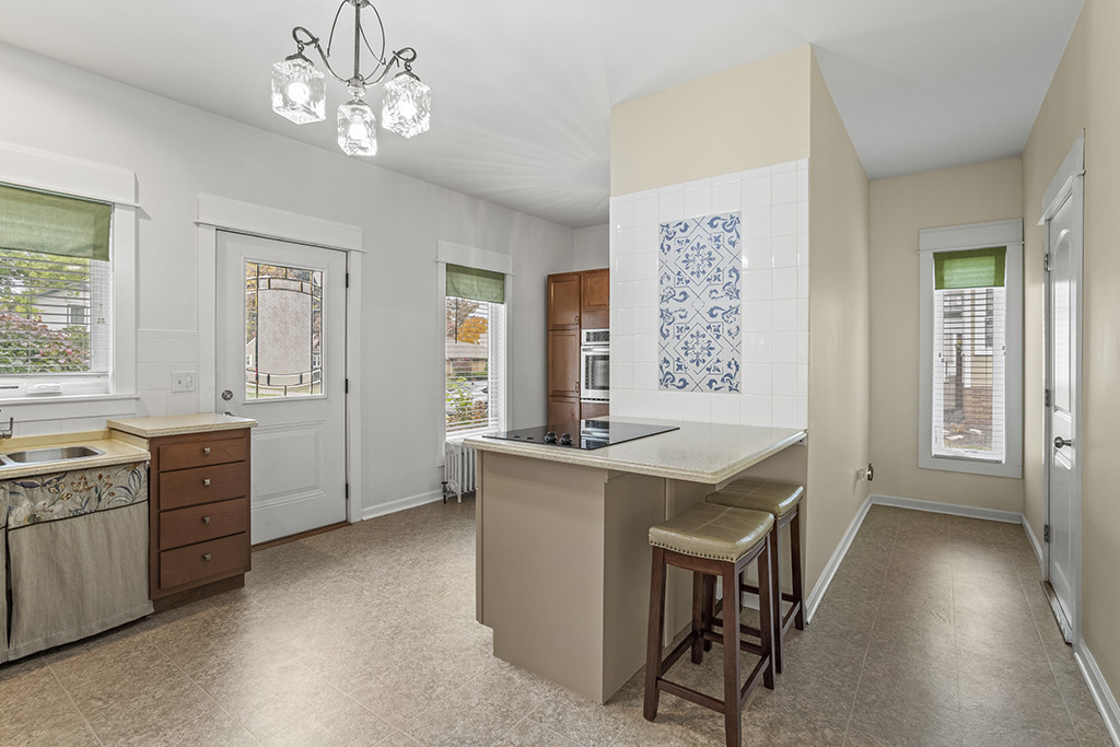 717 Warner Avenue, Lemont, IL 60439