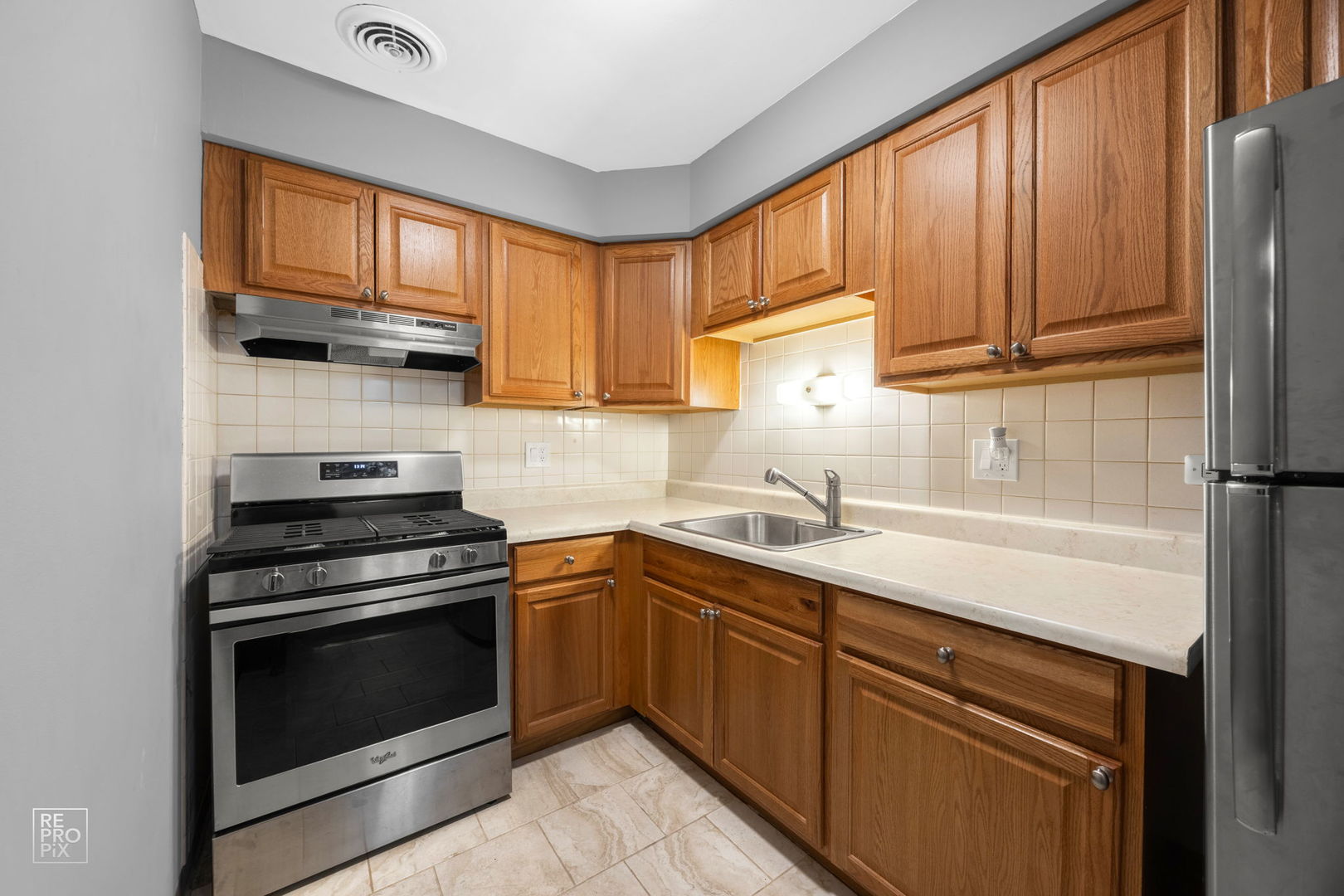 4624 N Commons Drive #111, Chicago, IL 60656