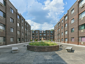 4624 N Commons Drive #111, Chicago, IL 60656