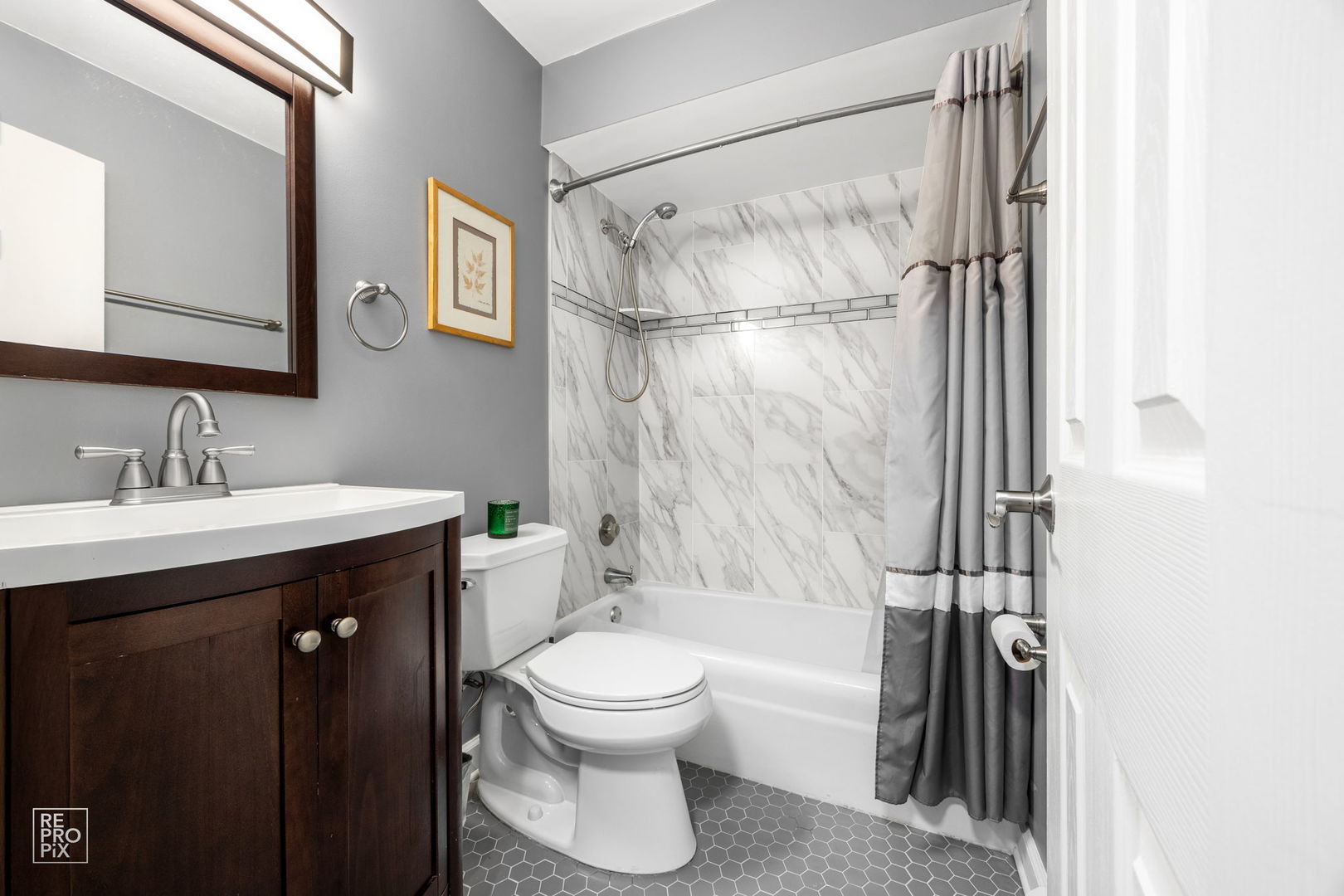 4624 N Commons Drive #111, Chicago, IL 60656