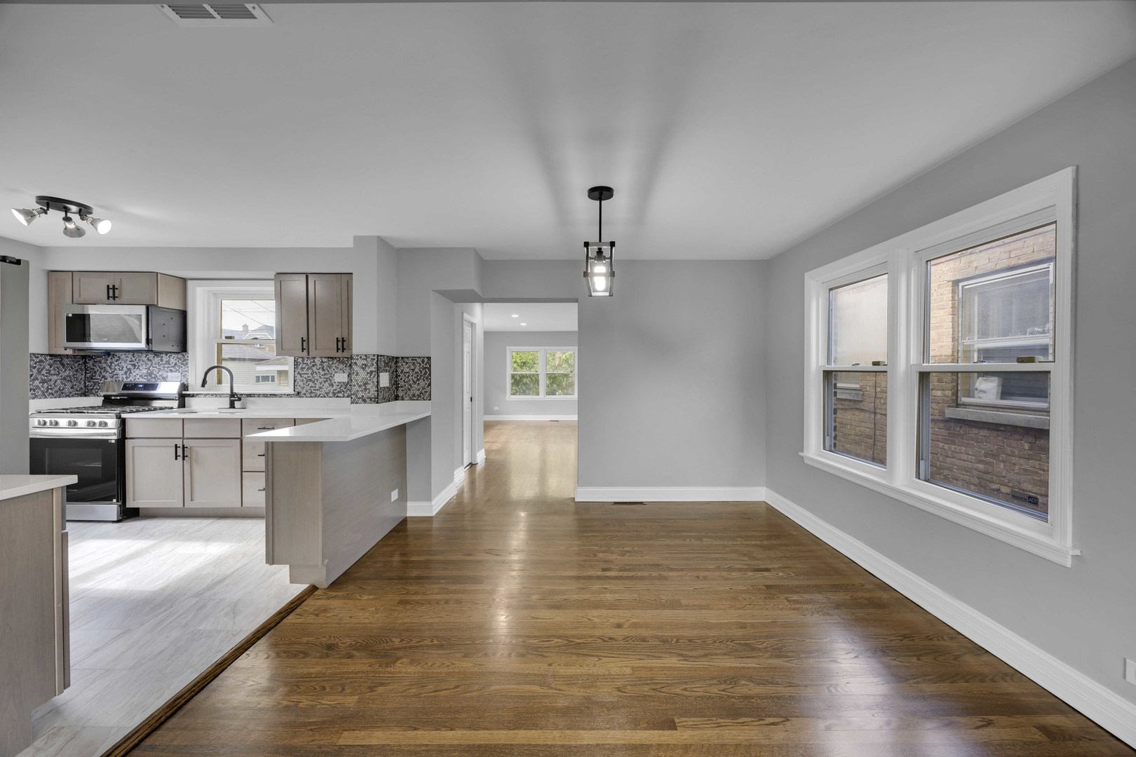 10626 S Lowe Avenue, Chicago, IL 60628