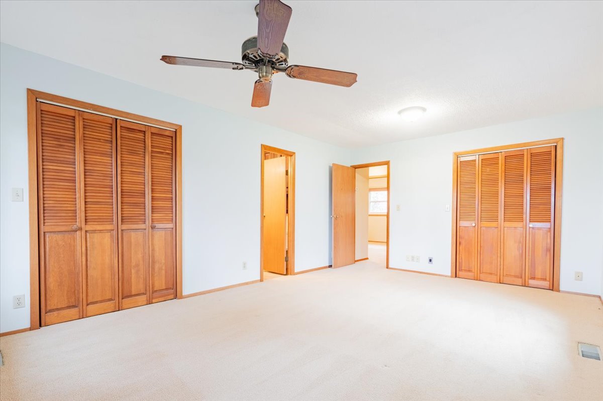 14509 Twin Grove Road, Bloomington, IL 61705