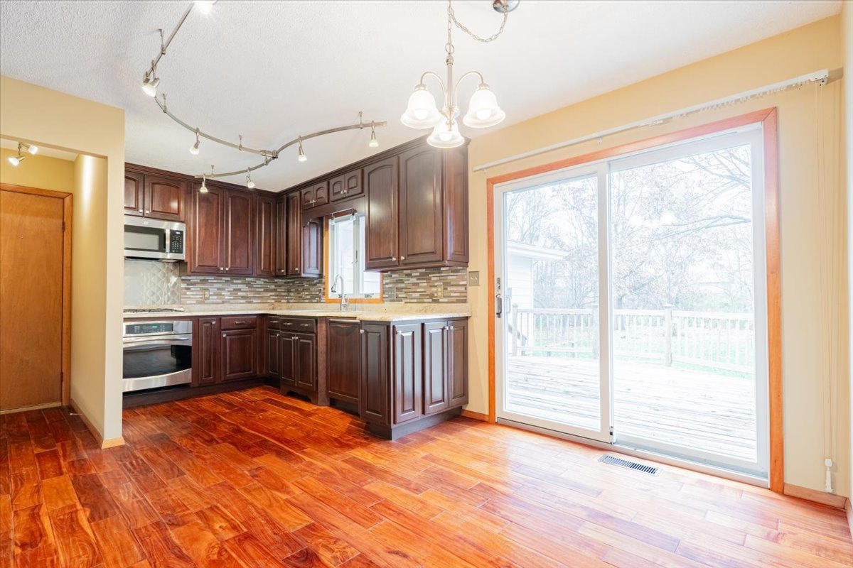 14509 Twin Grove Road, Bloomington, IL 61705