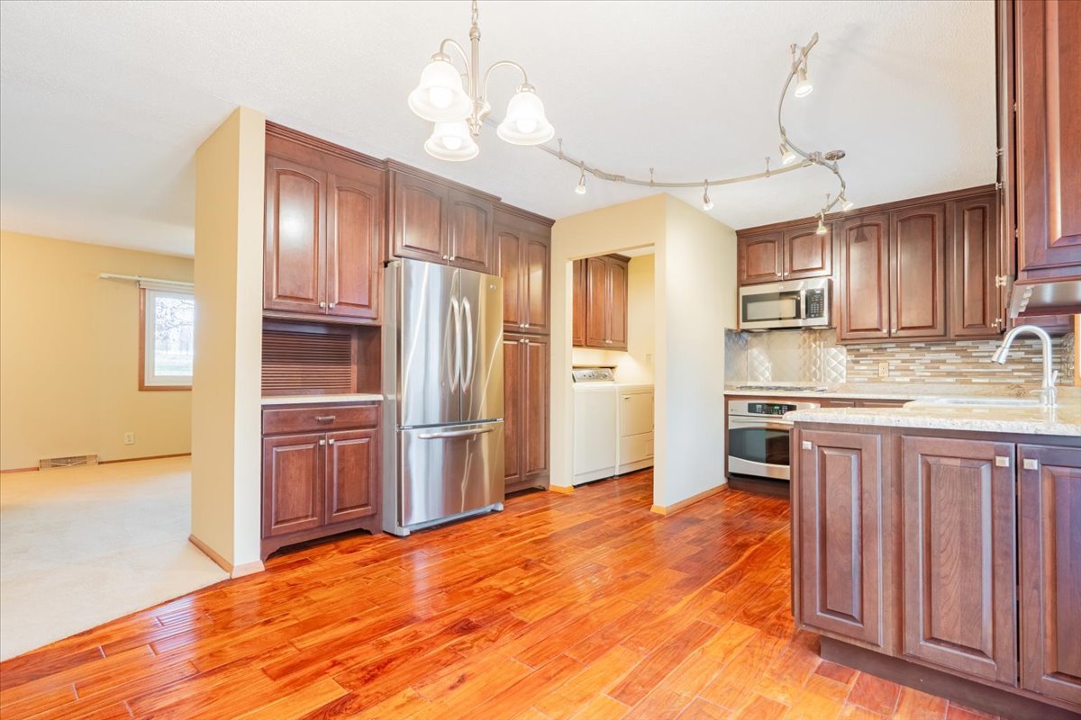 14509 Twin Grove Road, Bloomington, IL 61705