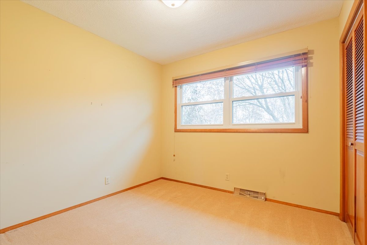 14509 Twin Grove Road, Bloomington, IL 61705