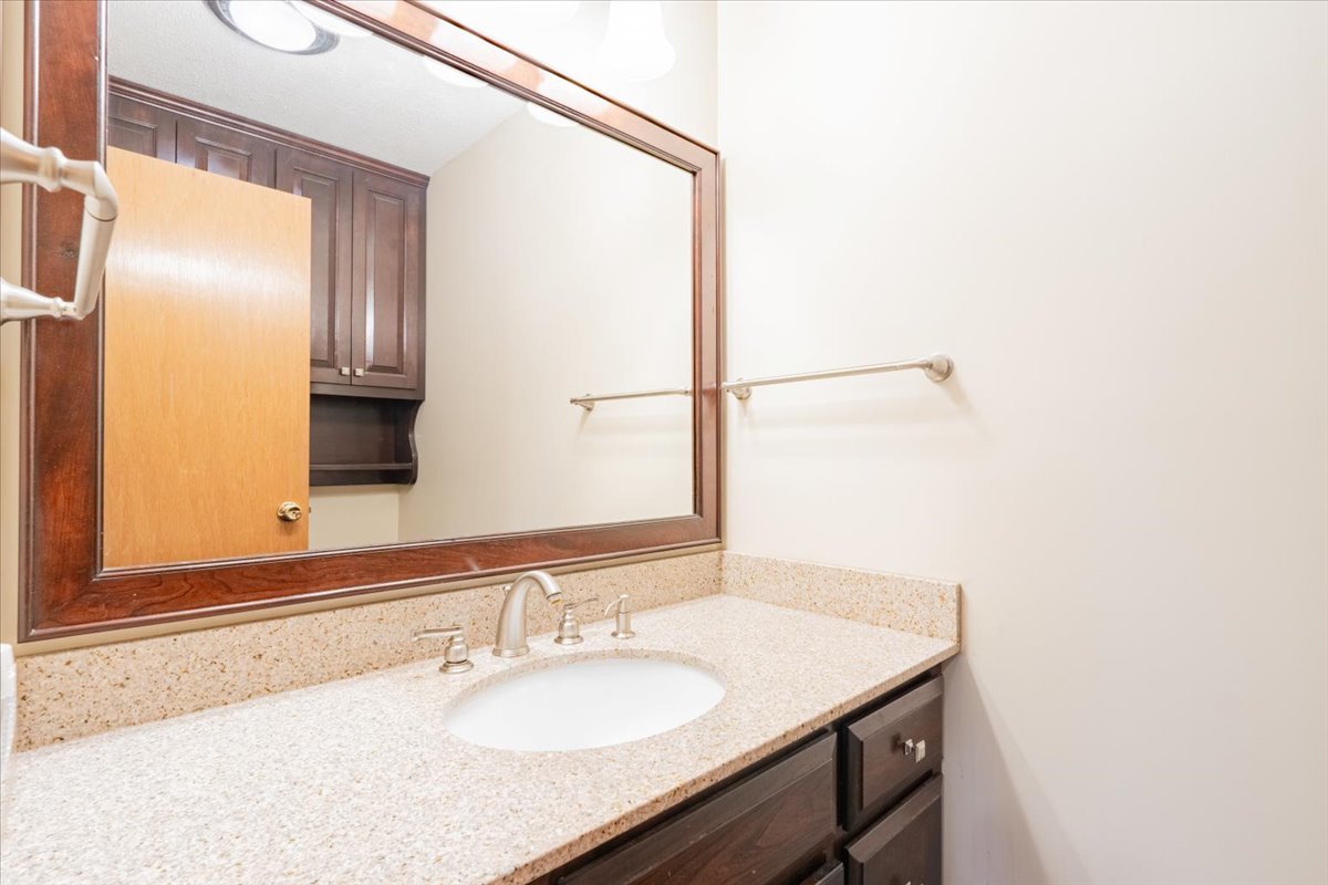 14509 Twin Grove Road, Bloomington, IL 61705