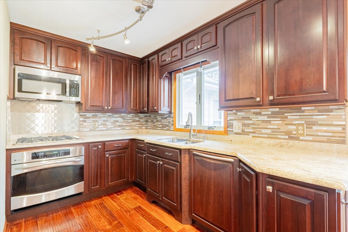 14509 Twin Grove Road, Bloomington, IL 61705