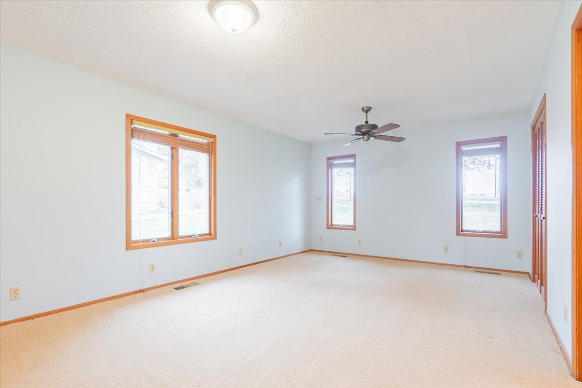 14509 Twin Grove Road, Bloomington, IL 61705