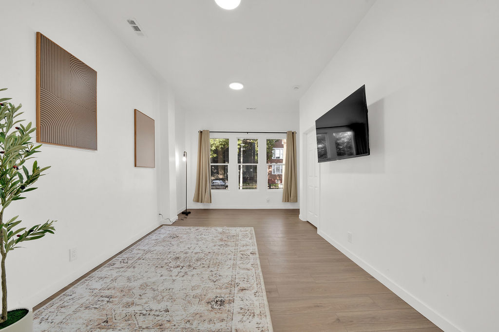 7527 S Ellis Avenue, Chicago, IL 60619