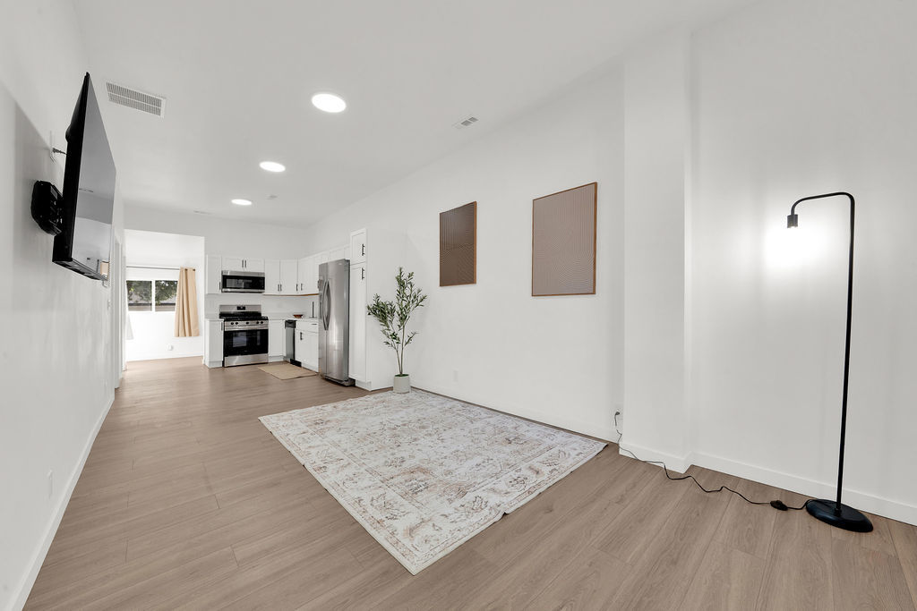 7527 S Ellis Avenue, Chicago, IL 60619