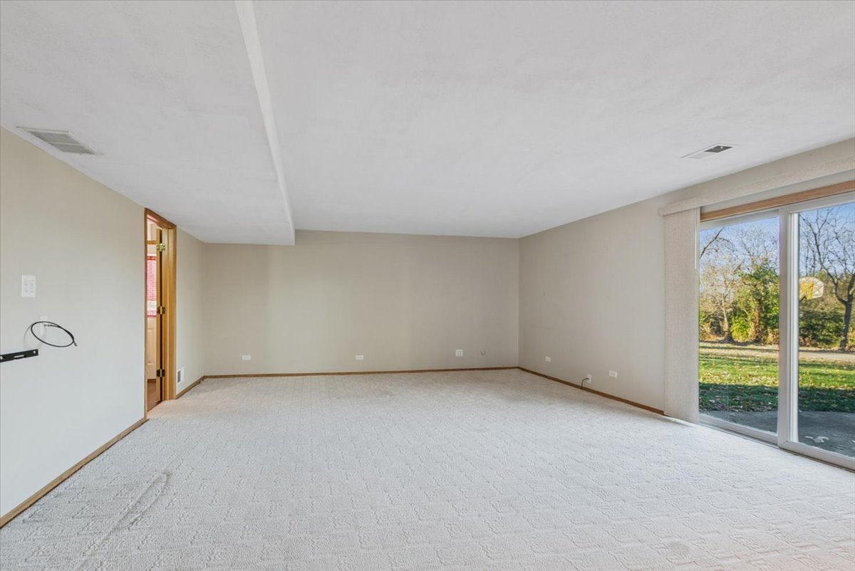 10925 Valley Court, Palos Hills, IL 60465