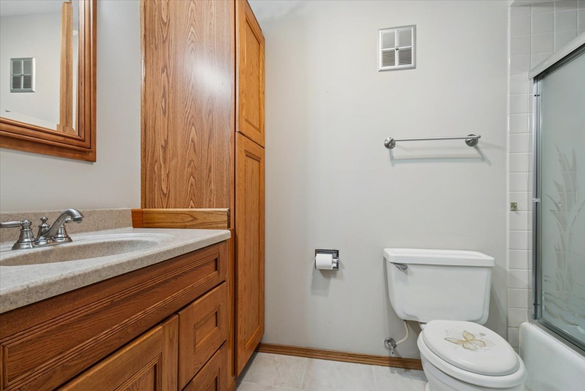 10925 Valley Court, Palos Hills, IL 60465