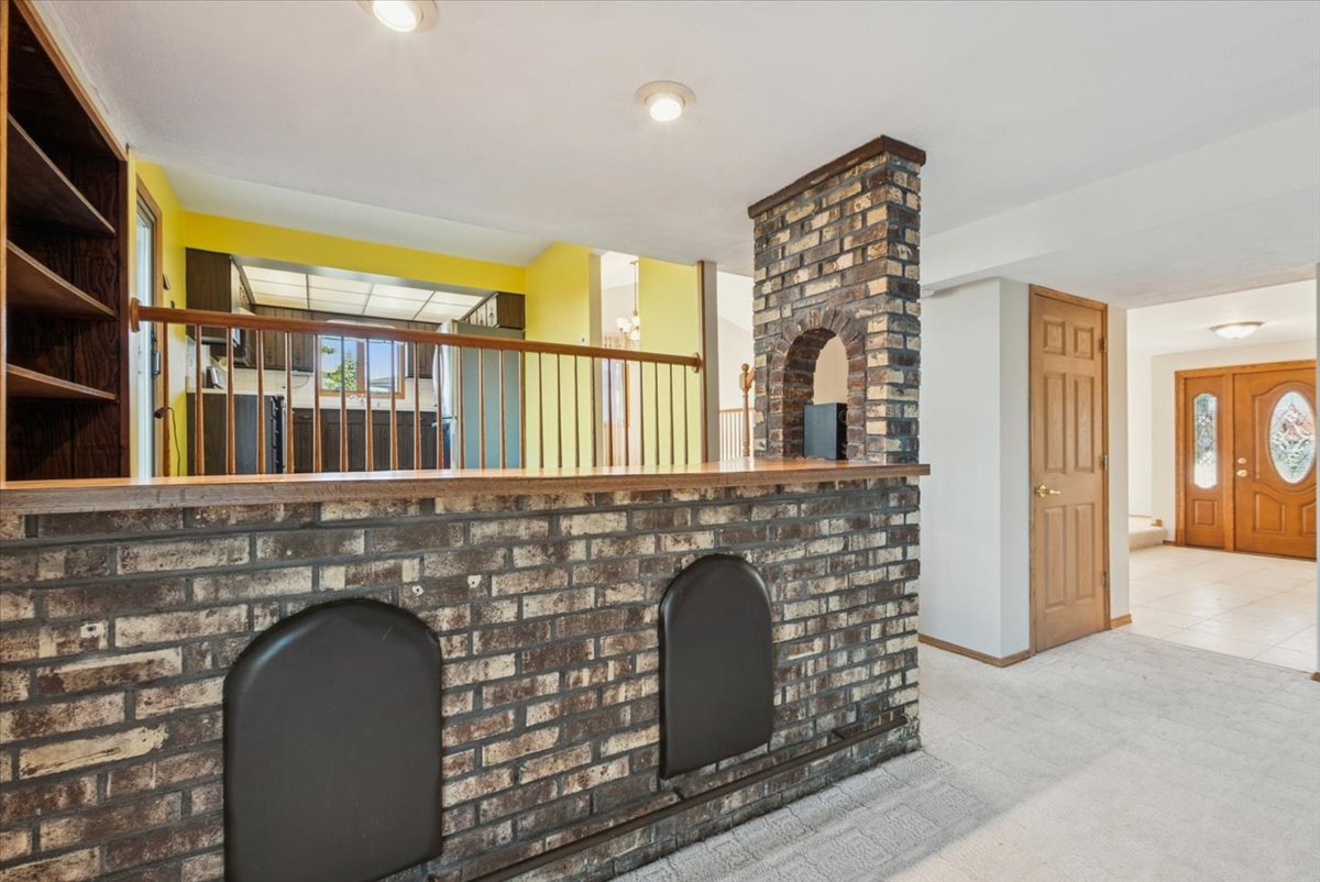 10925 Valley Court, Palos Hills, IL 60465