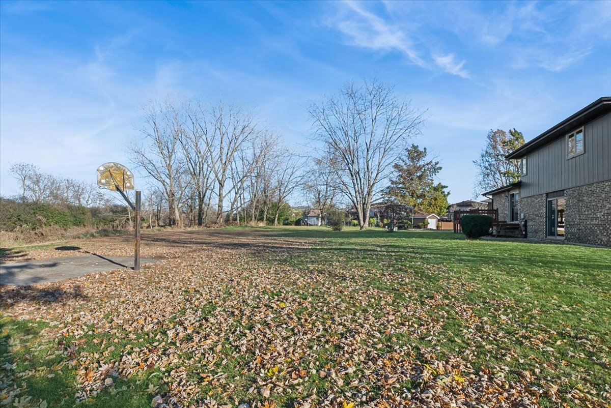 10925 Valley Court, Palos Hills, IL 60465